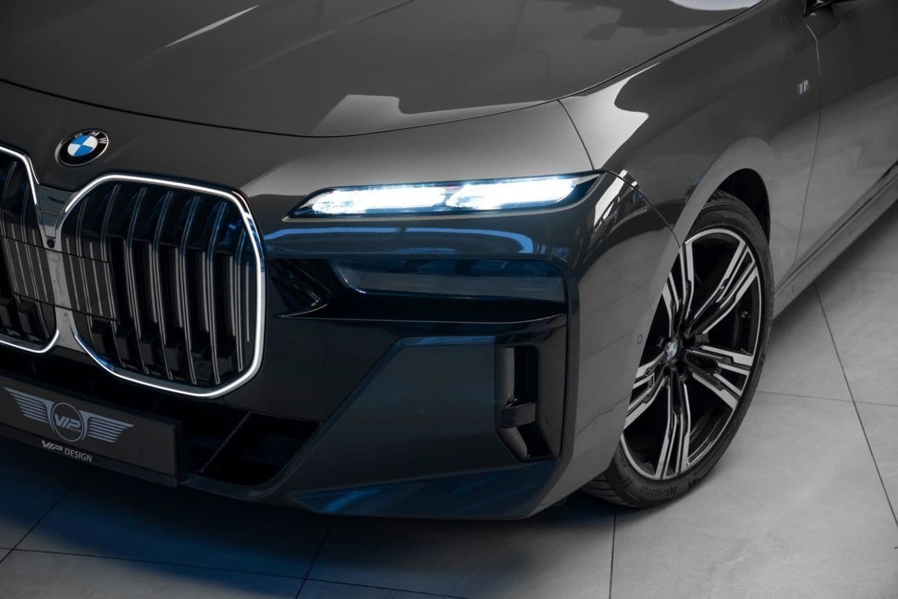2023 BMW 740i LUXURY PURE EXCELLENCE thumbnail 4