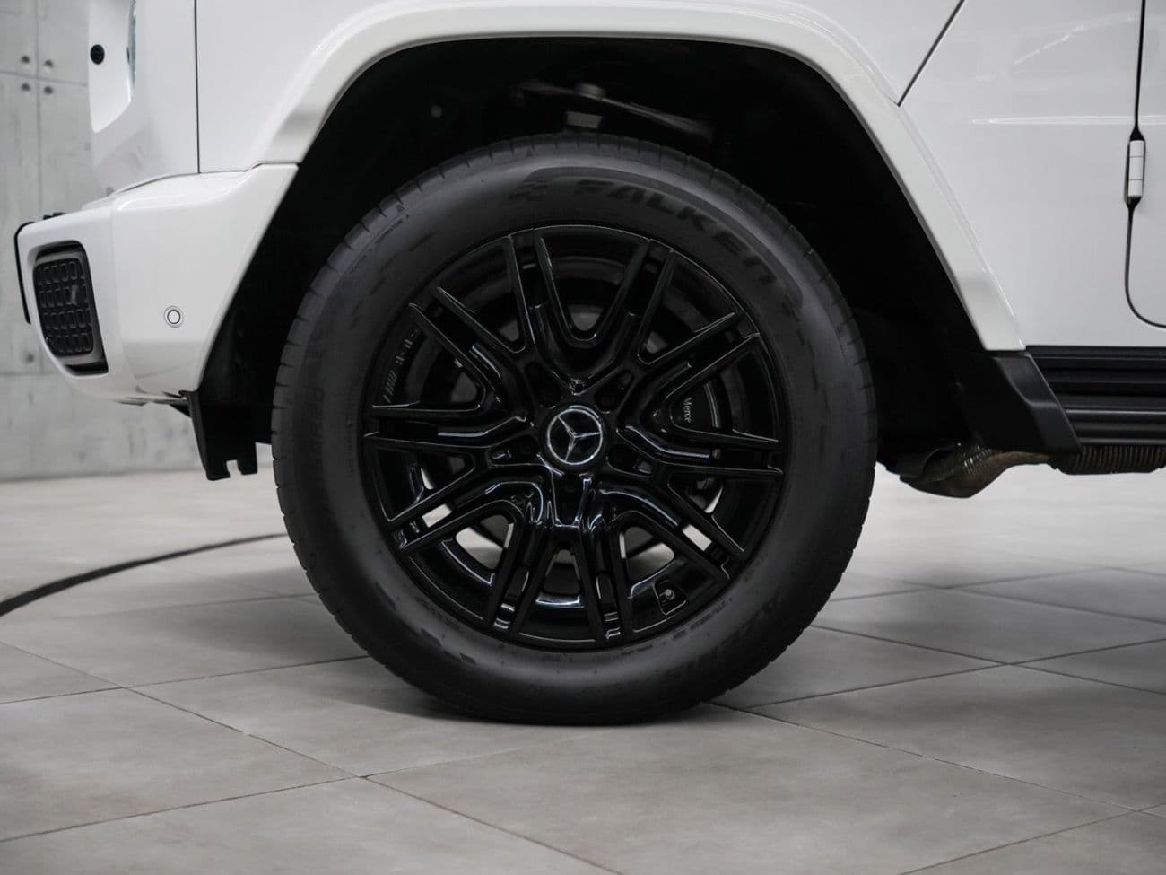 2025 Mercedes Benz G500 STANDARD thumbnail 8