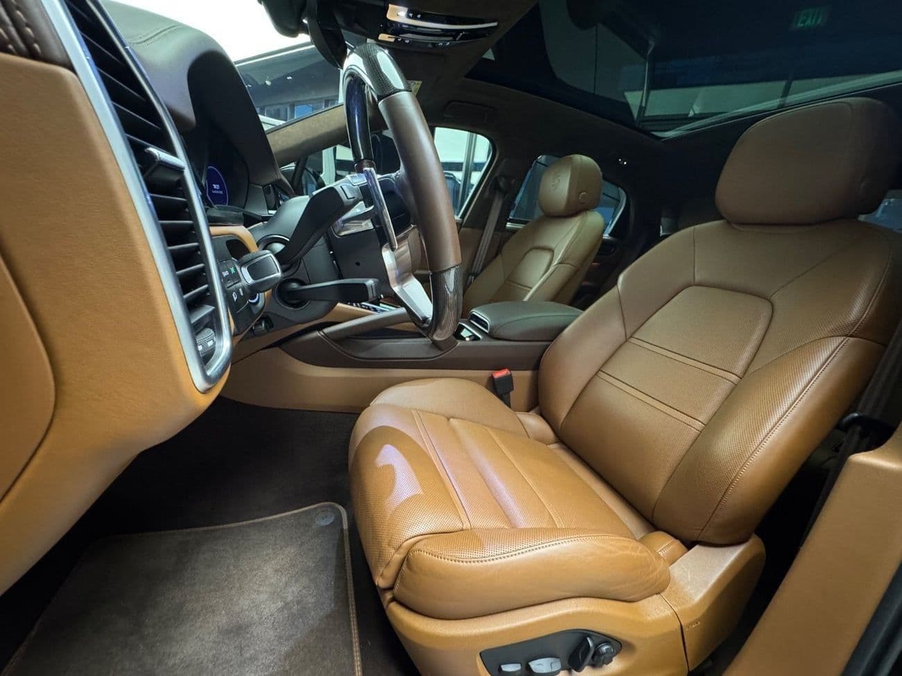 2023 Porsche Cayenne GTS thumbnail 7