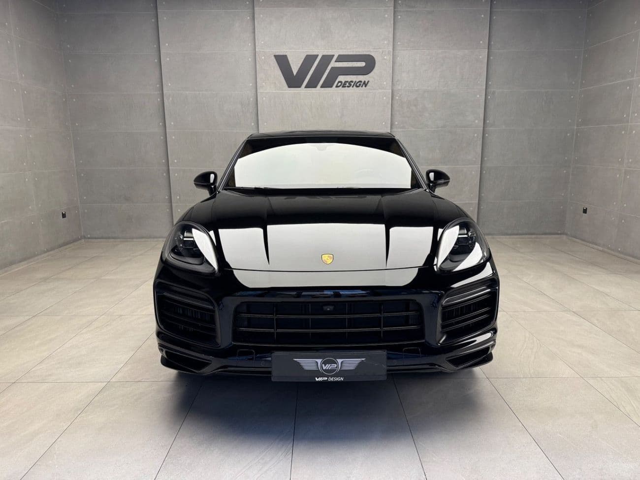 2023 Porsche Cayenne GTS thumbnail 2