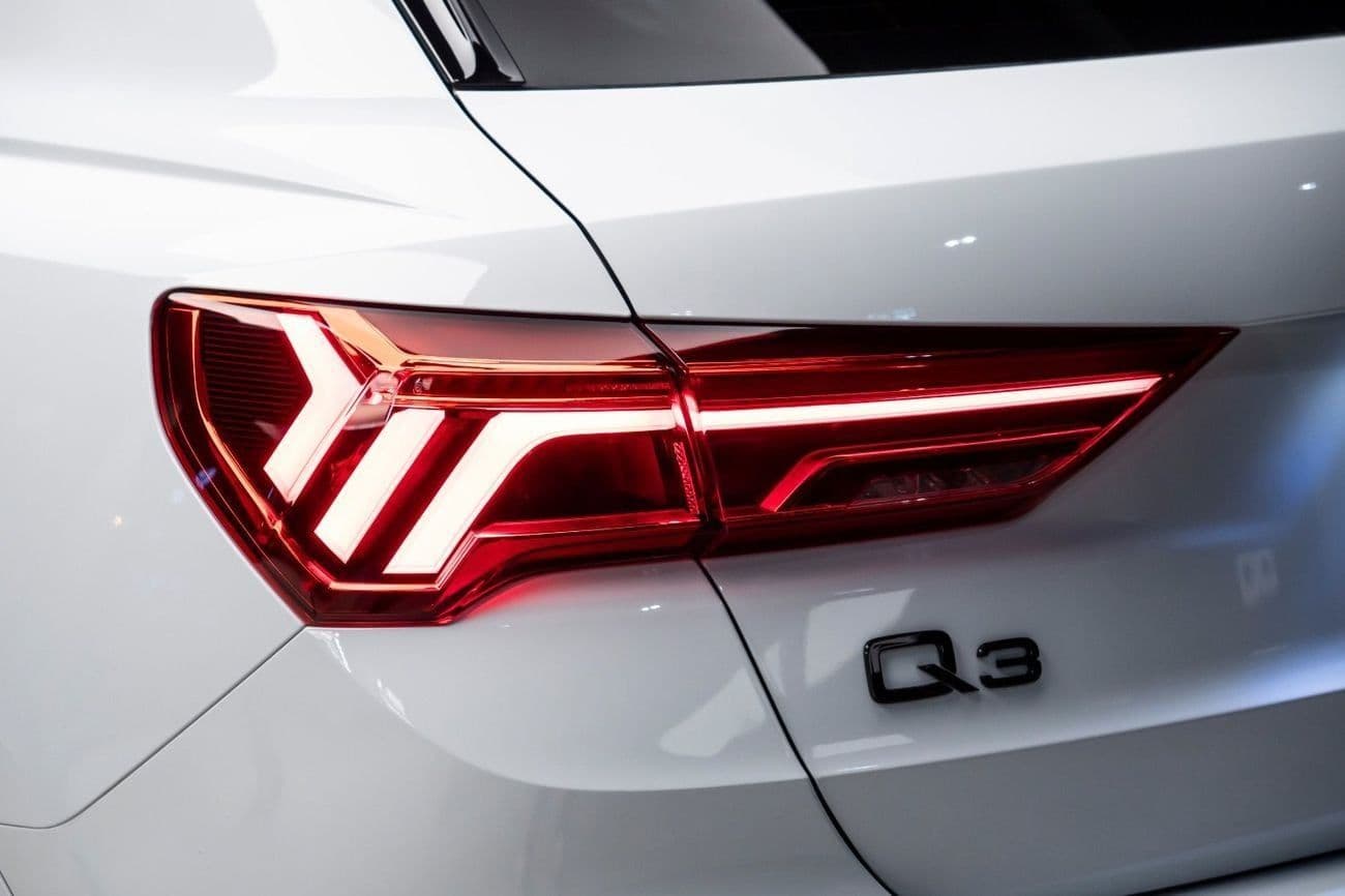 2025 Audi Q3 35 TFSI ADVANCED thumbnail 5