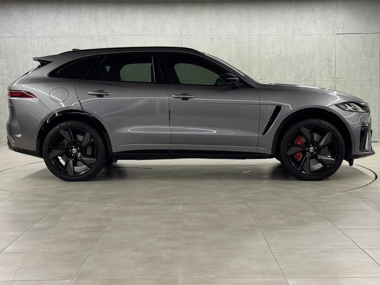 2024 Jaguar F PACE thumbnail 4