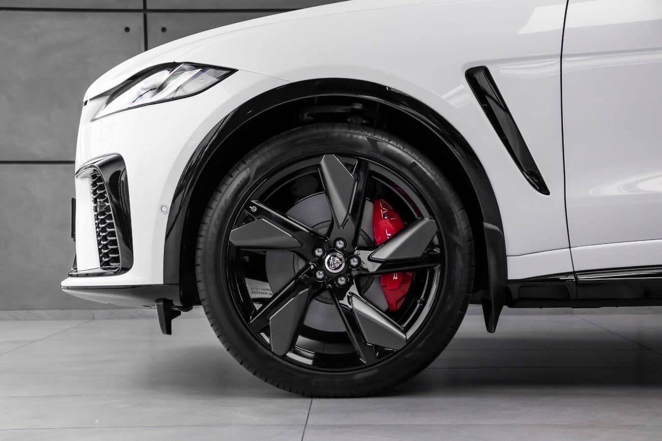 2024 Jaguar F PACE SVR thumbnail 4