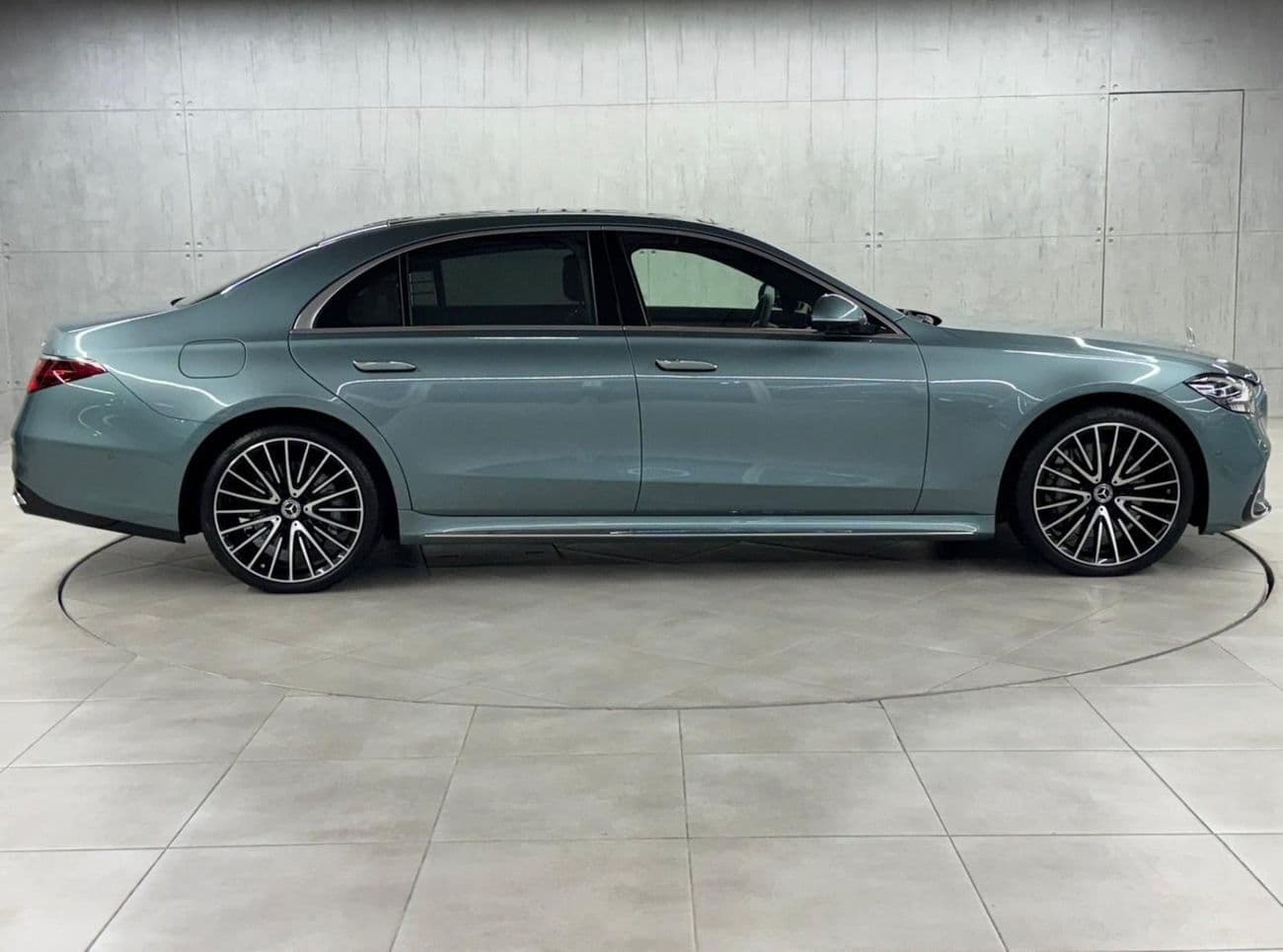 2025 Mercedes Benz S500 4MATIC L thumbnail 2