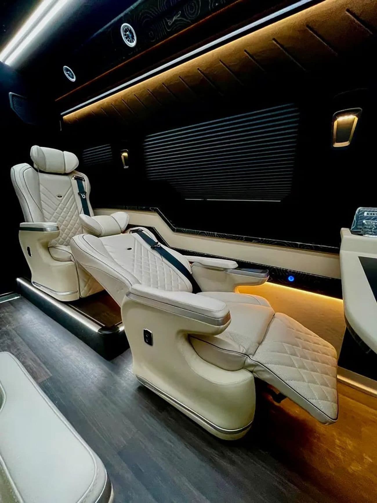 2024 Mercedes Benz Sprinter thumbnail 8