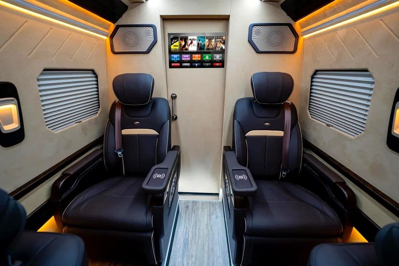 2024 Mercedes Benz Sprinter thumbnail 7