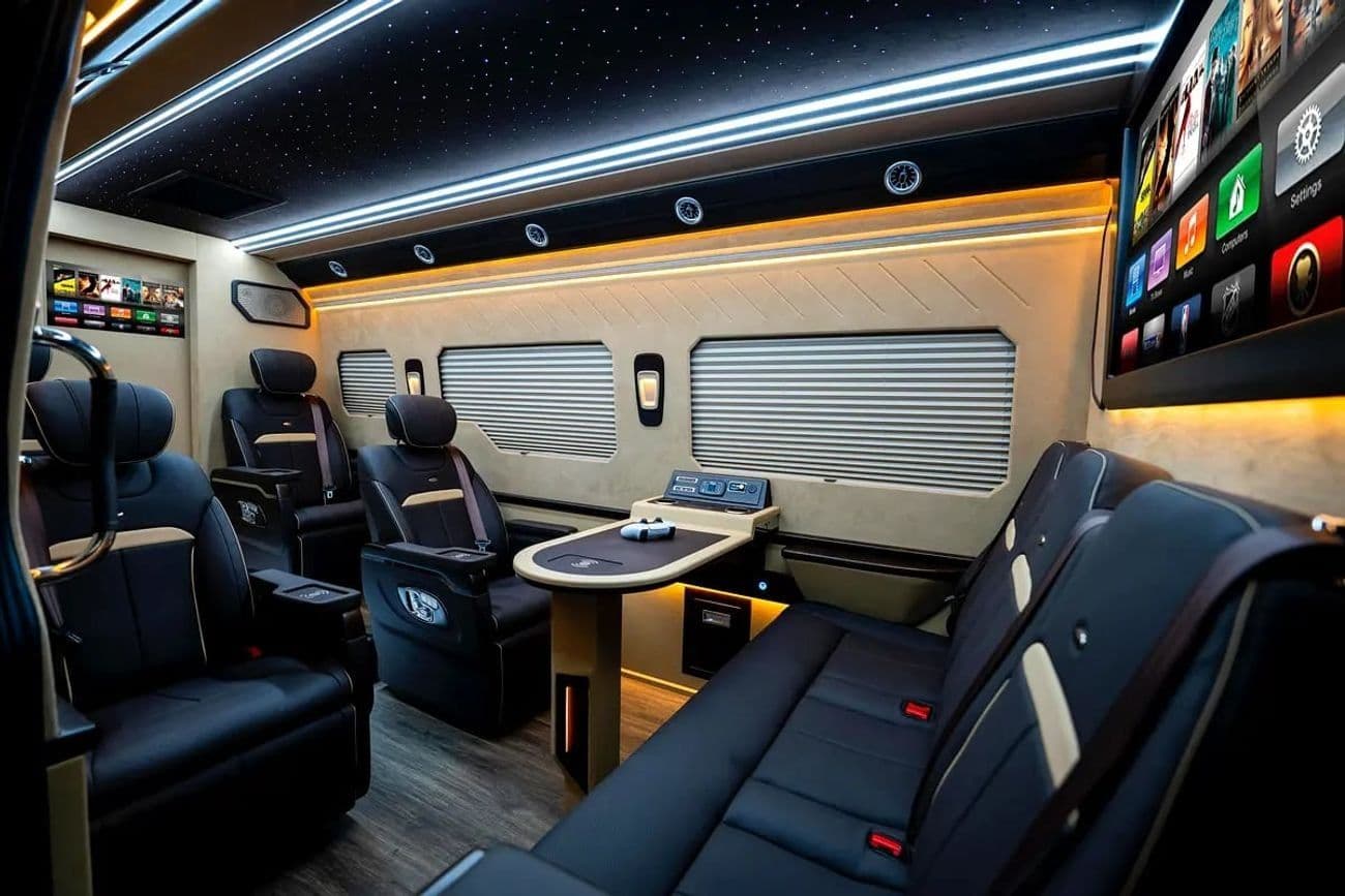 2024 Mercedes Benz Sprinter thumbnail 3