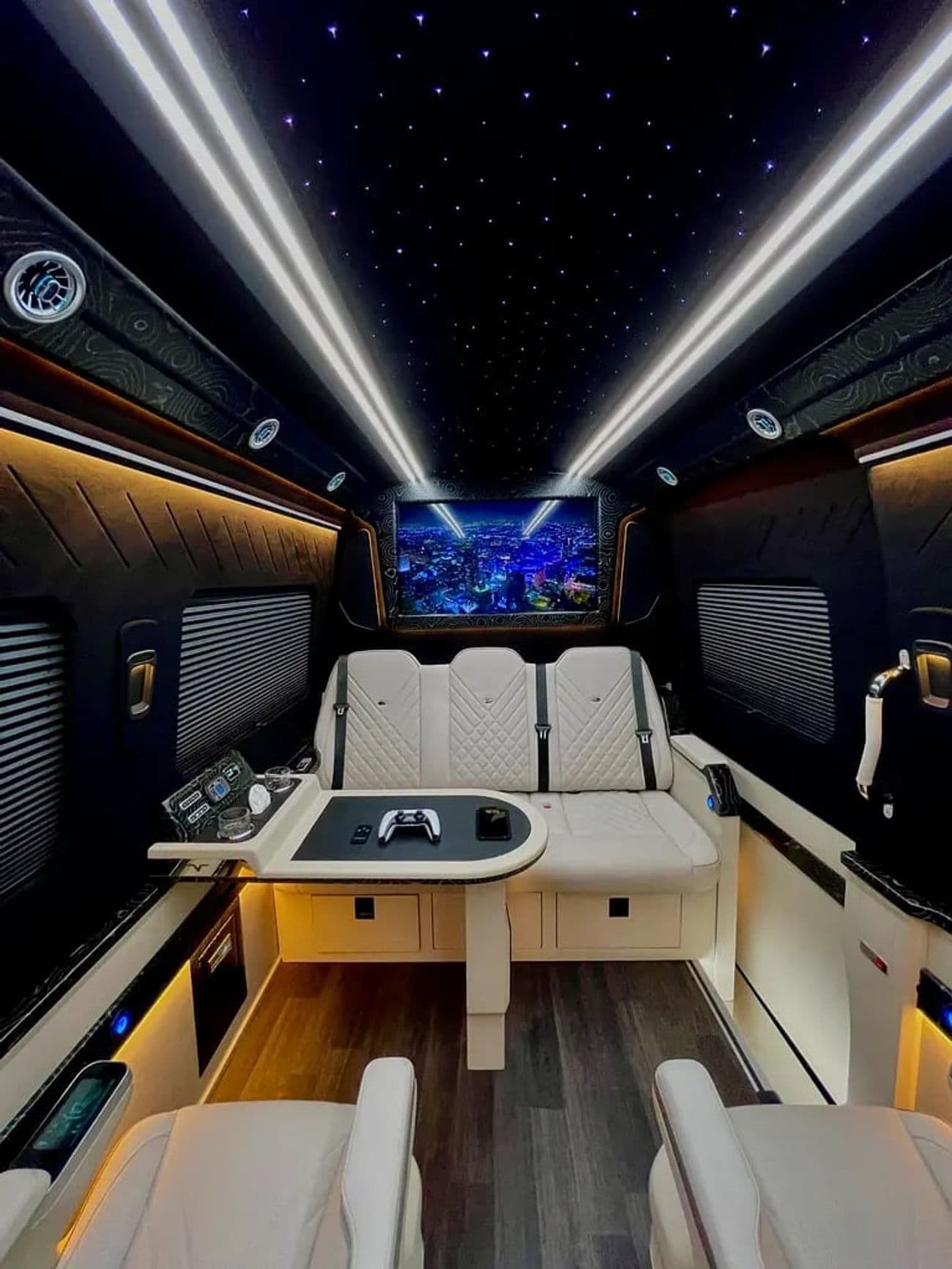2024 Mercedes Benz Sprinter thumbnail 3