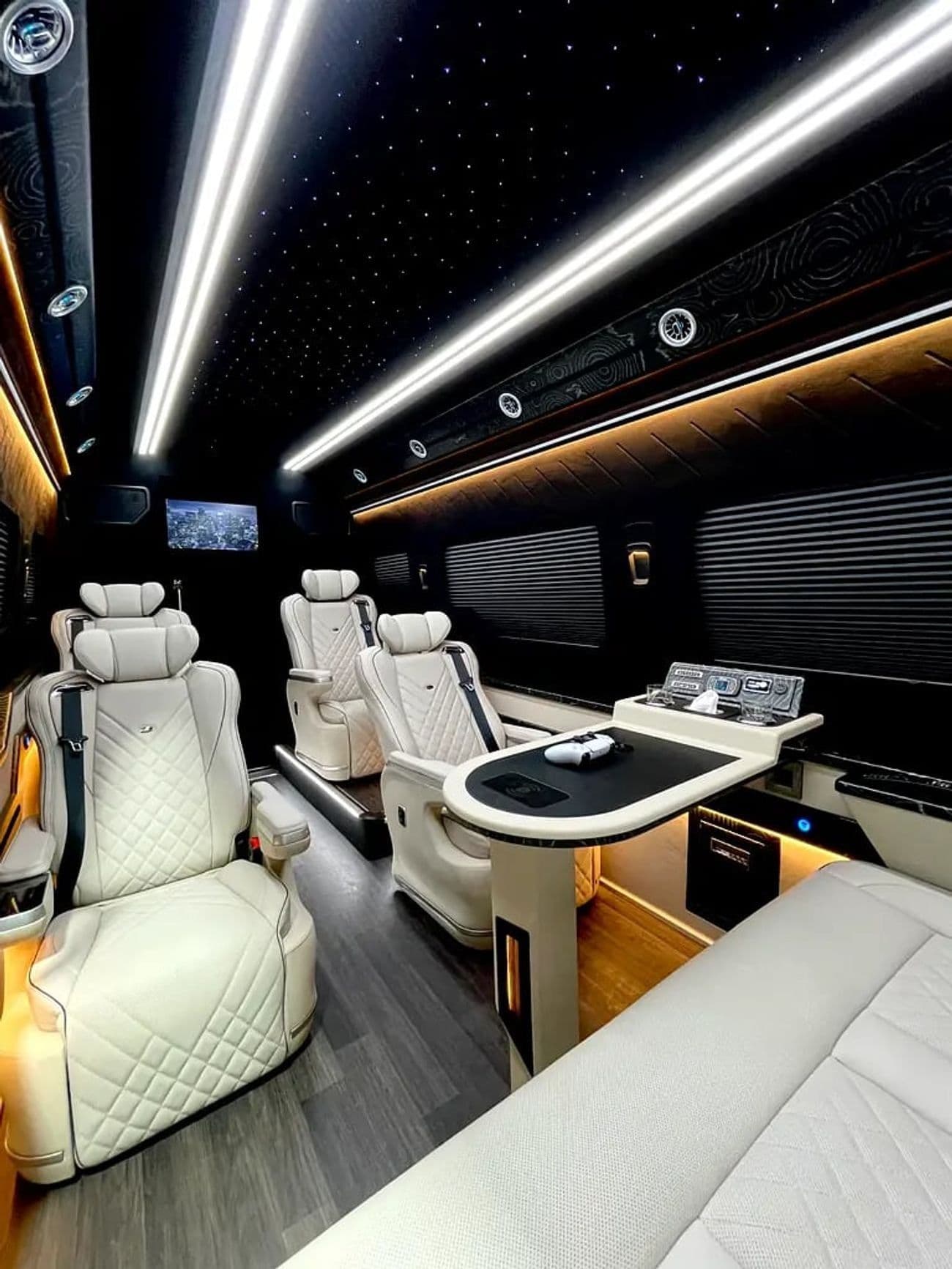 2024 Mercedes Benz Sprinter thumbnail 2
