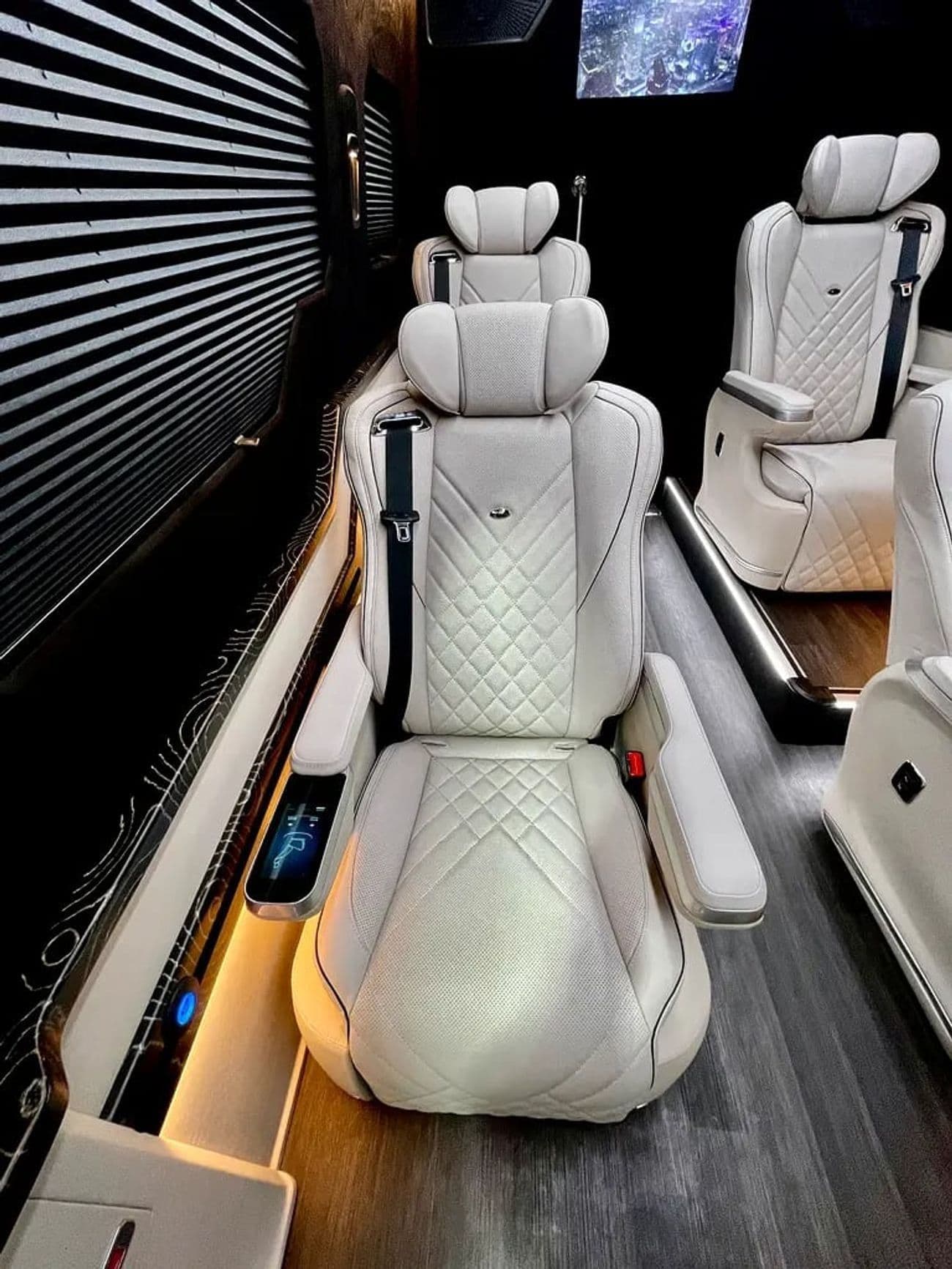 2024 Mercedes Benz Sprinter thumbnail 6