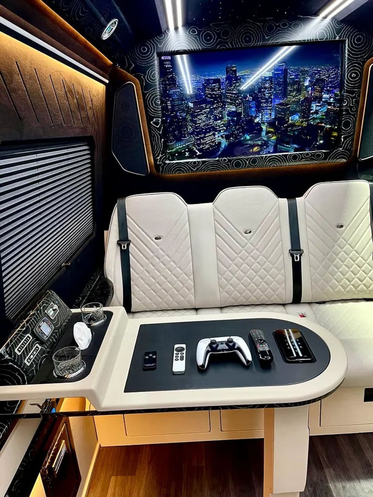 2024 Mercedes Benz Sprinter thumbnail 7