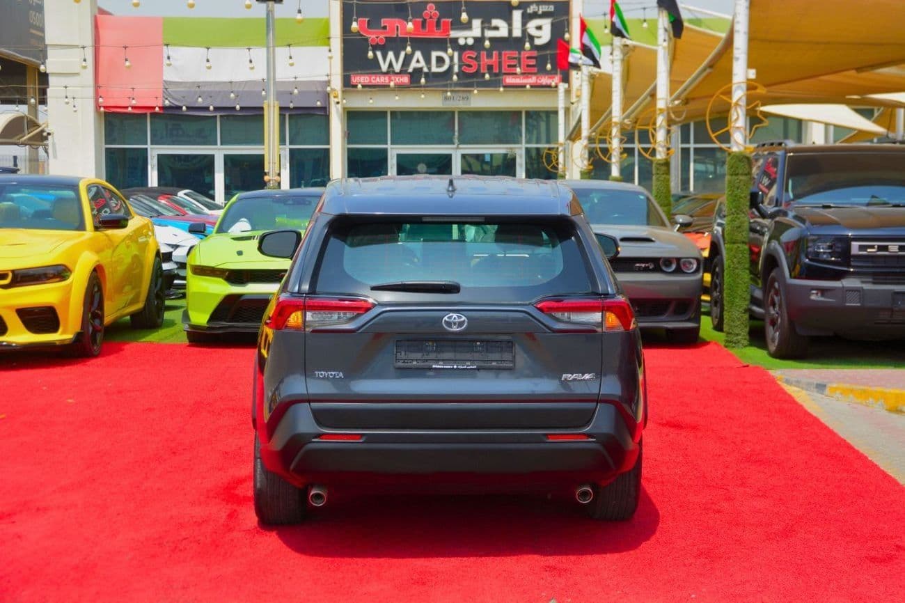 2025 Toyota RAV4 LE thumbnail 5