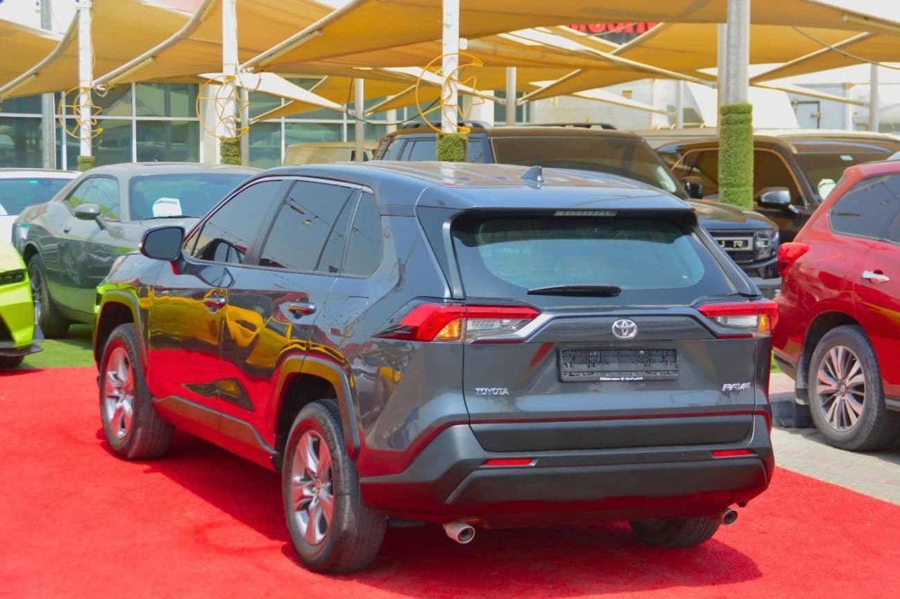2025 Toyota RAV4 LE thumbnail 7