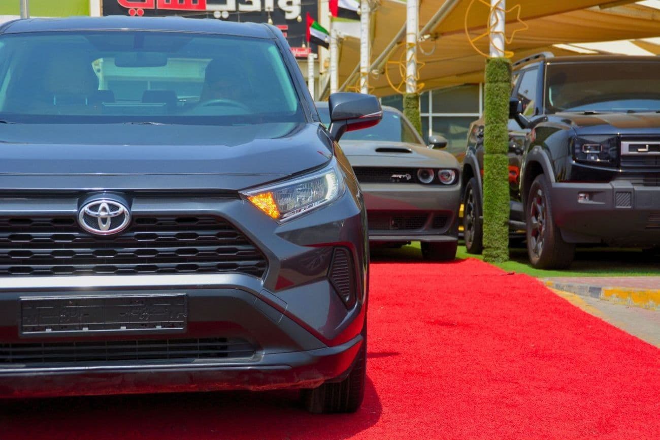 2025 Toyota RAV4 LE thumbnail 8