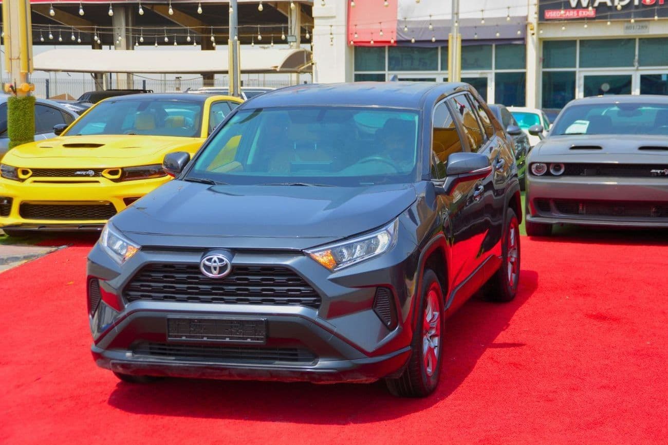 2025 Toyota RAV4 LE thumbnail 3