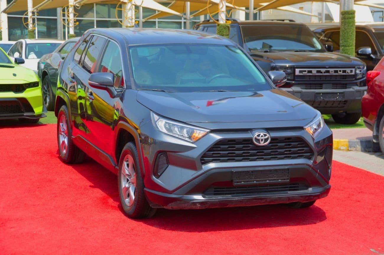 2025 Toyota RAV4 LE thumbnail 4