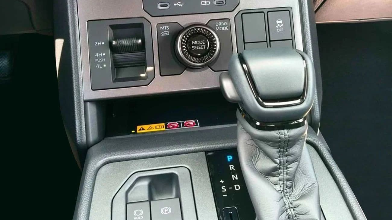 2026 Toyota Hilux ADVENTURE thumbnail 7