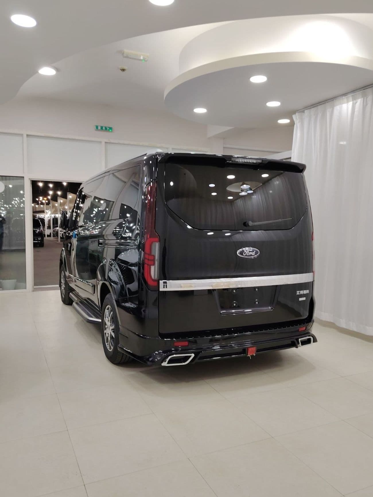 2025 Ford Tourneo Custom thumbnail 4