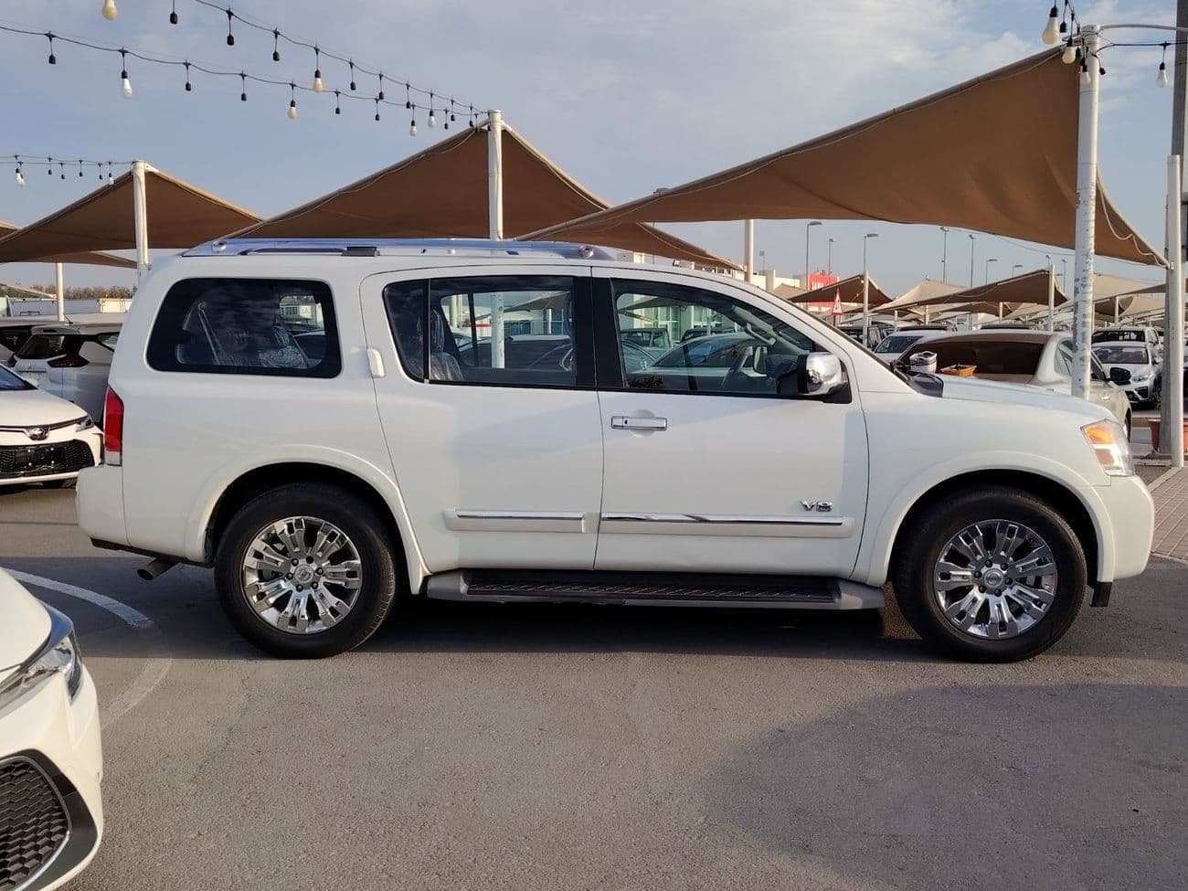 2015 Nissan Armada LE thumbnail 4
