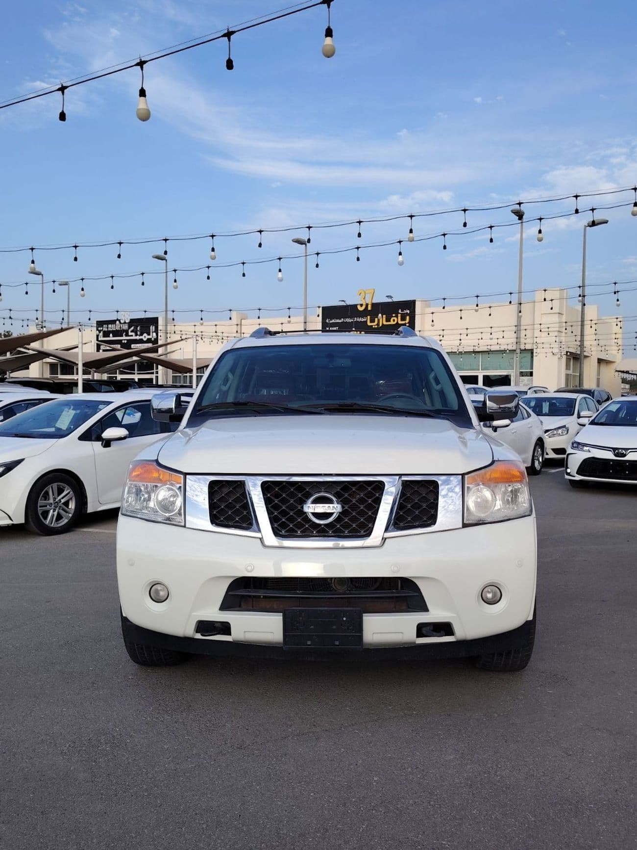 2015 Nissan Armada LE thumbnail 2