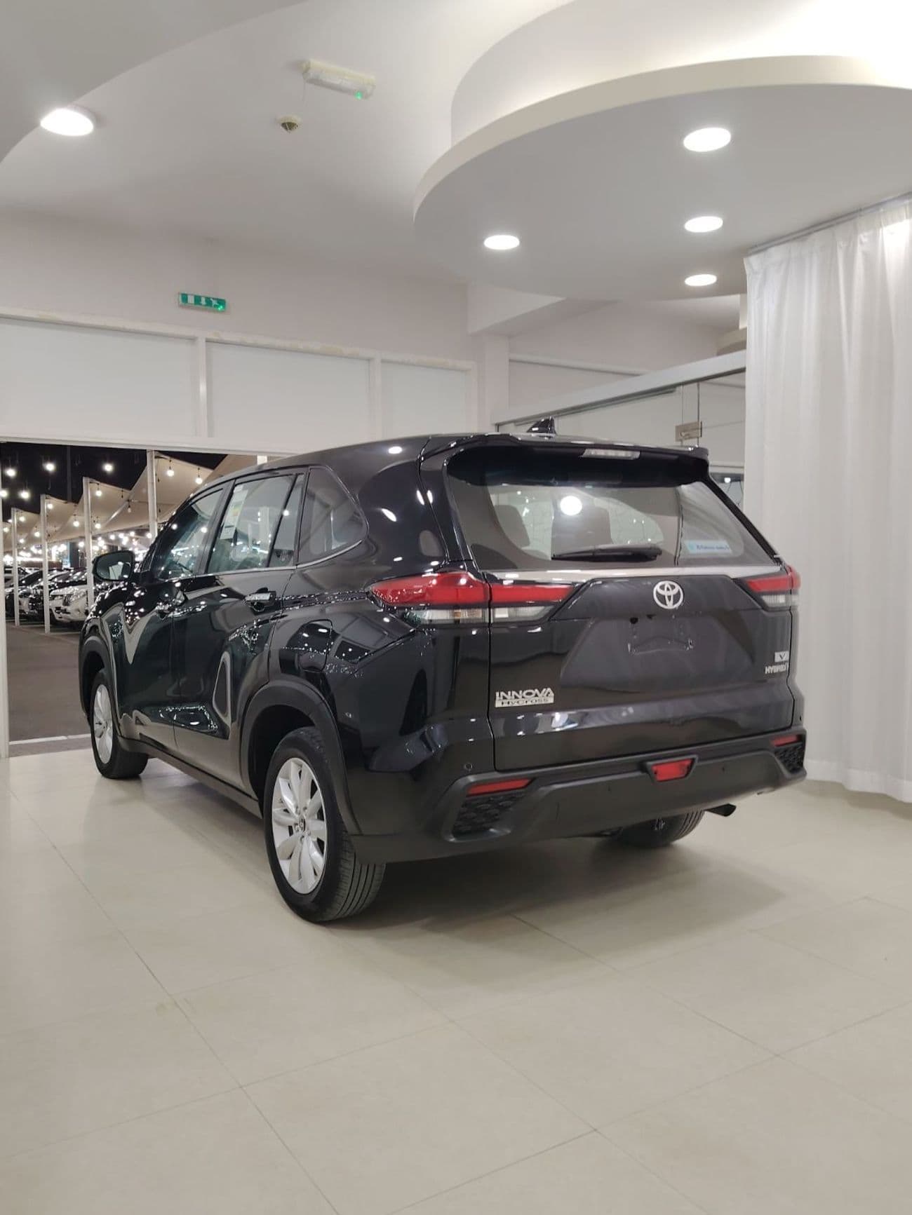 2025 Toyota Innova HYCROSS thumbnail 6