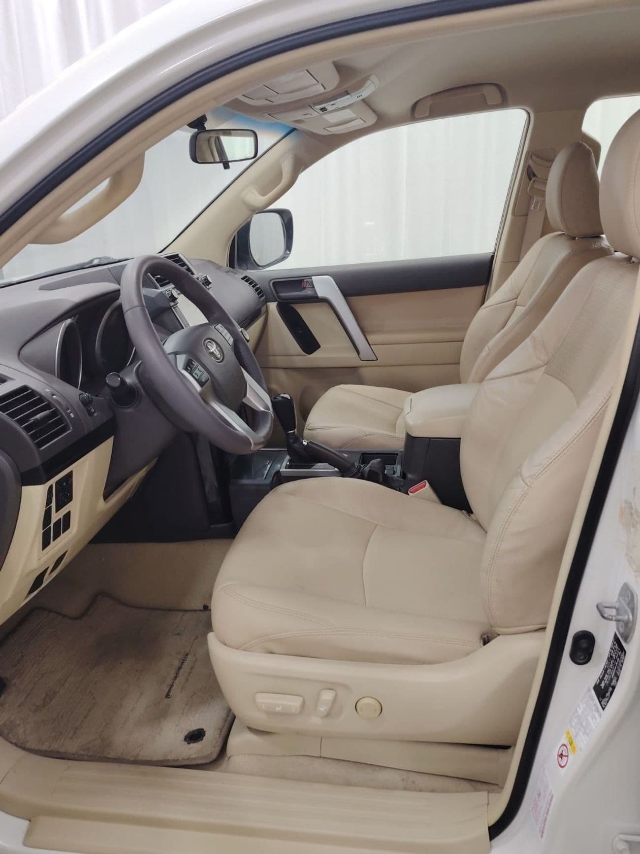 2015 Toyota Prado GXR thumbnail 8