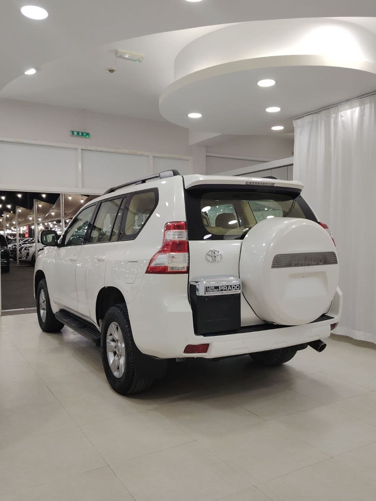 2015 Toyota Prado GXR thumbnail 4