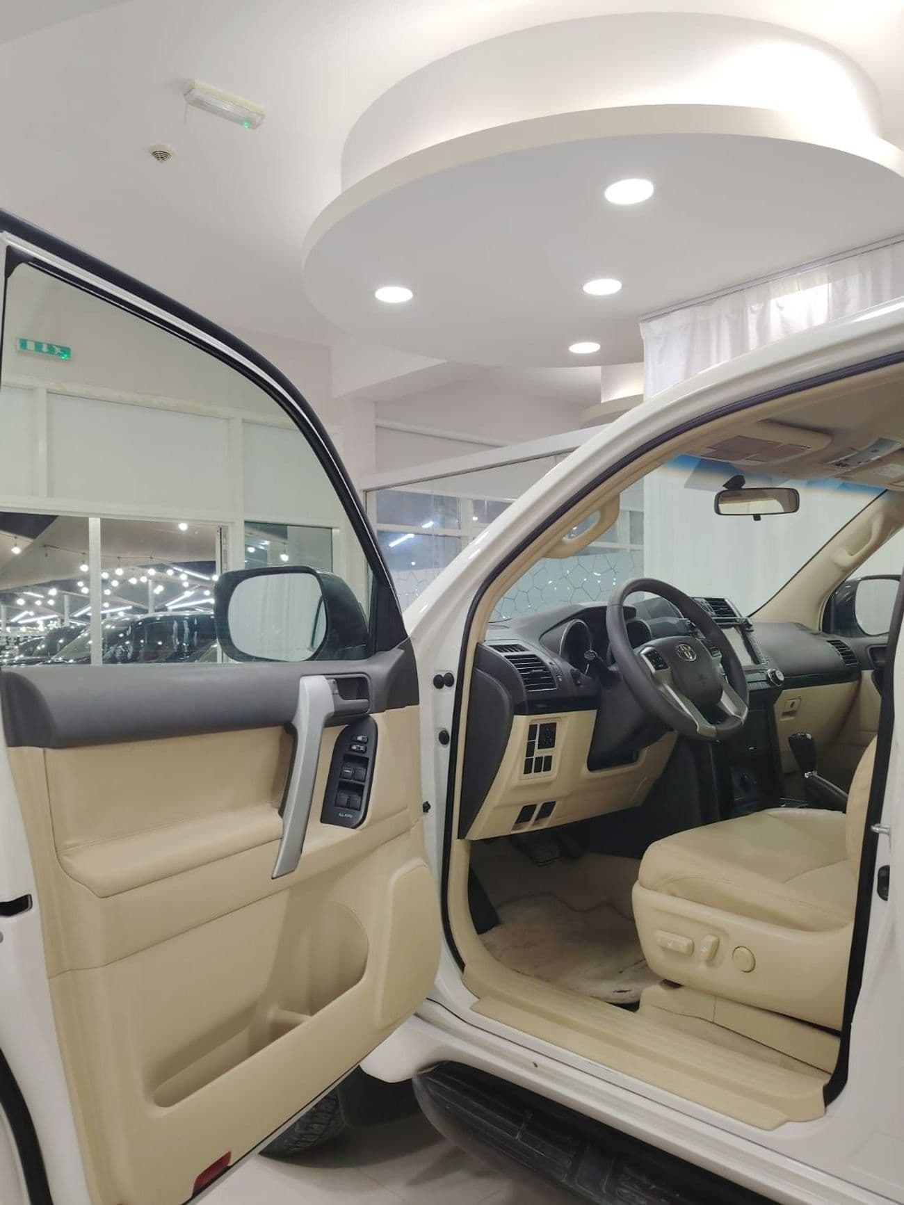 2015 Toyota Prado GXR thumbnail 7