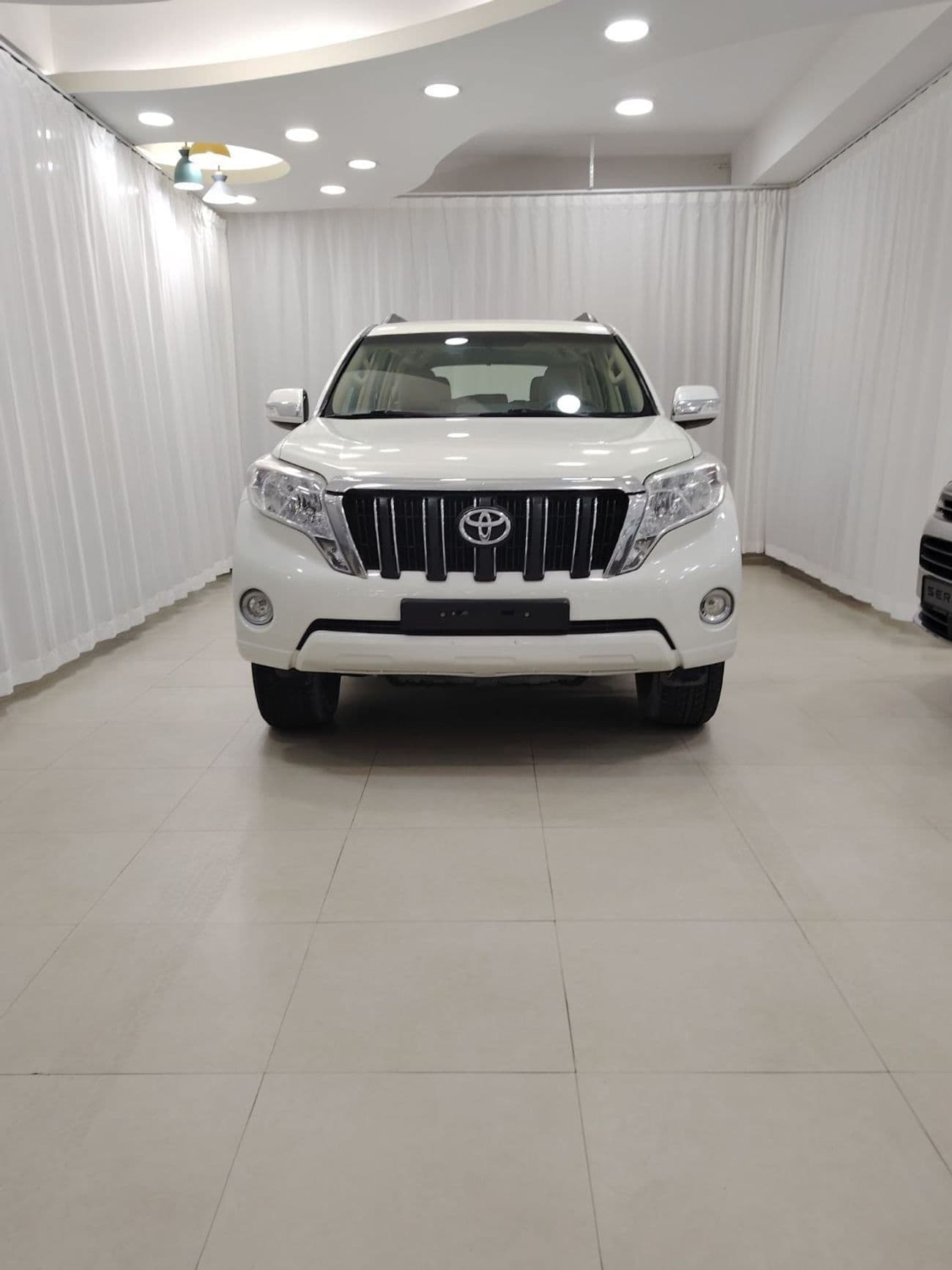 2015 Toyota Prado GXR thumbnail 2
