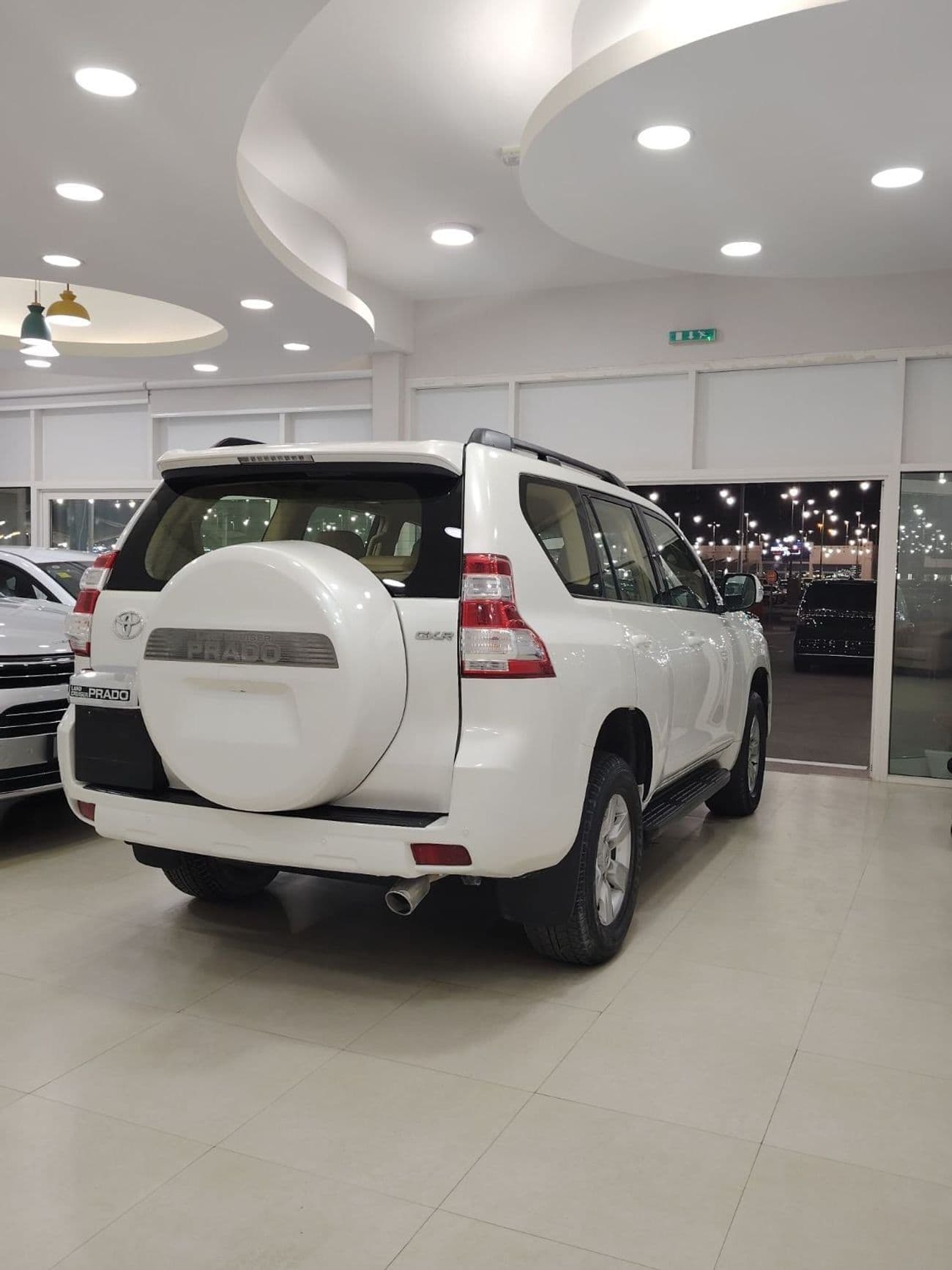 2015 Toyota Prado GXR thumbnail 6