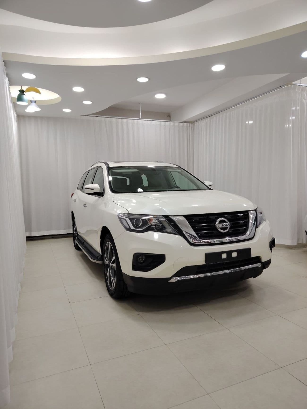 2018 Nissan Pathfinder SV thumbnail 3