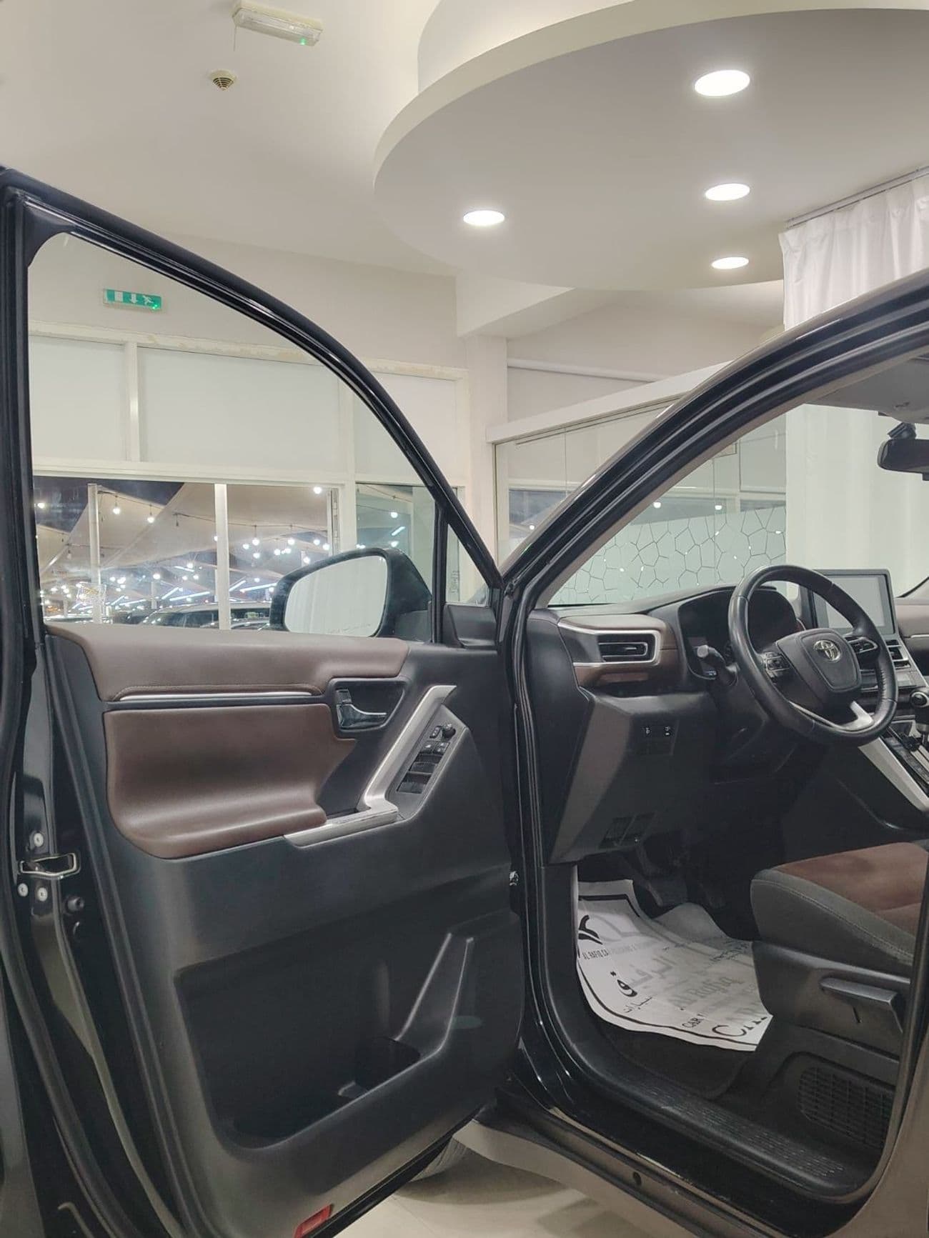 2025 Toyota Innova HYCROSS thumbnail 7