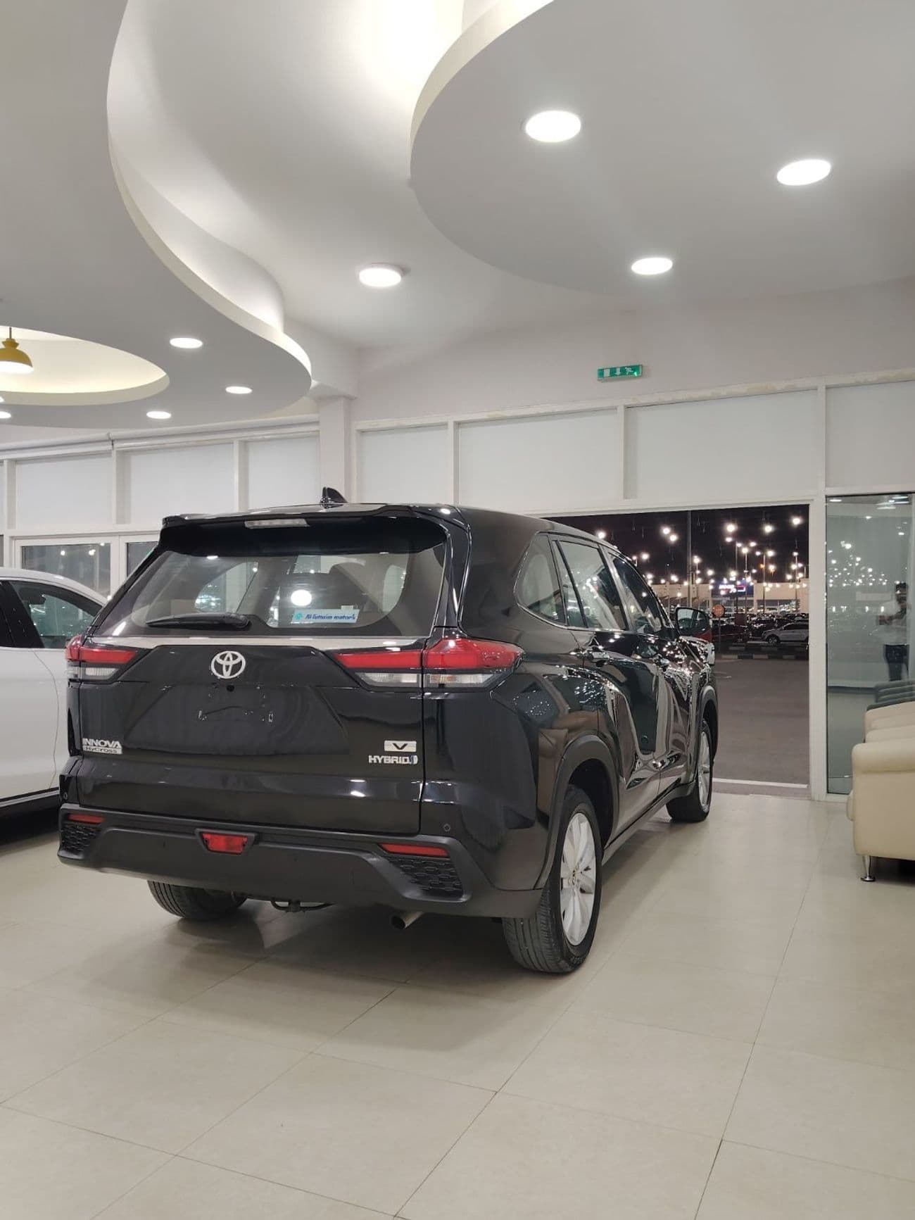 2025 Toyota Innova HYCROSS thumbnail 4