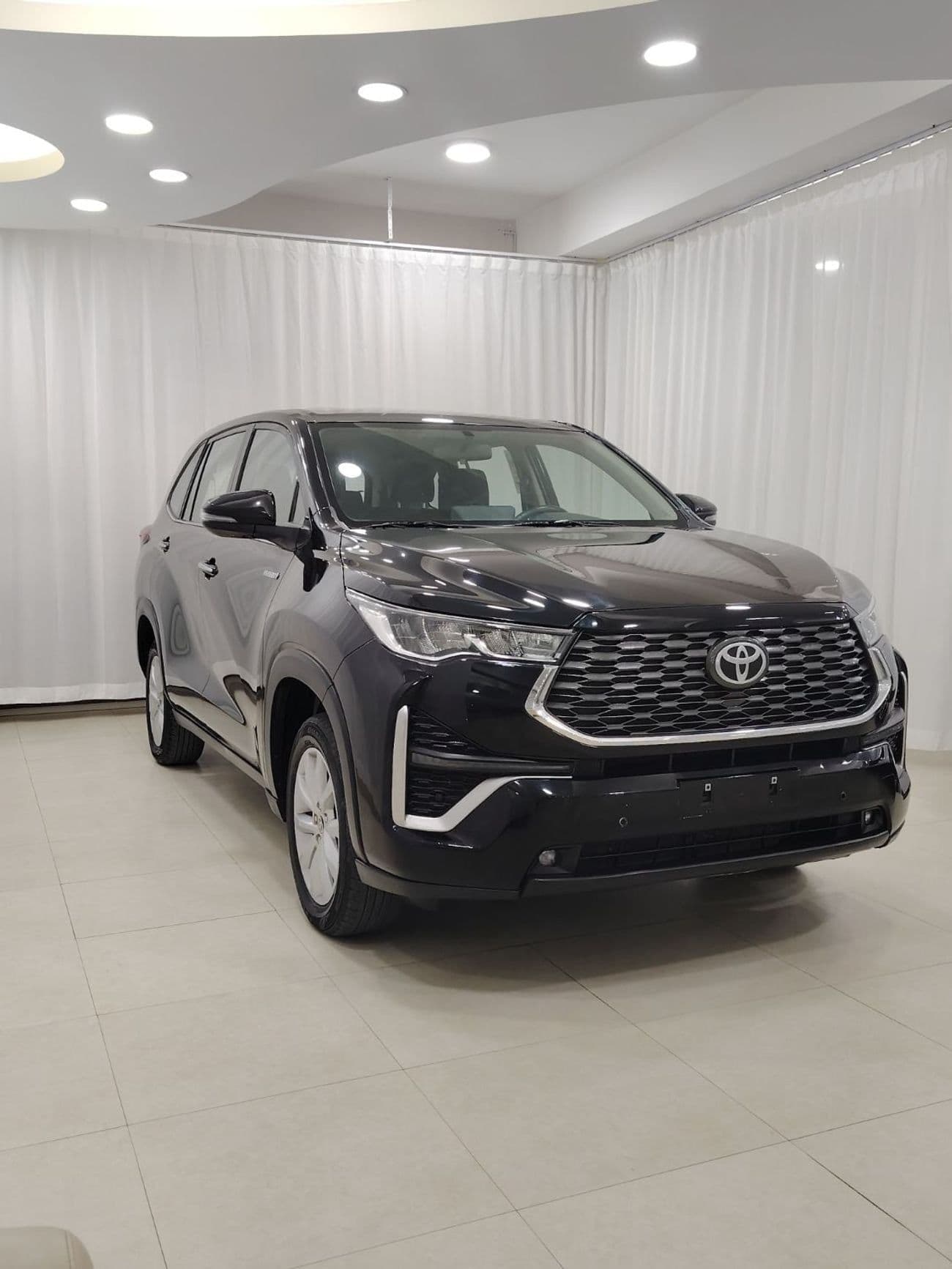 2025 Toyota Innova HYCROSS thumbnail 3