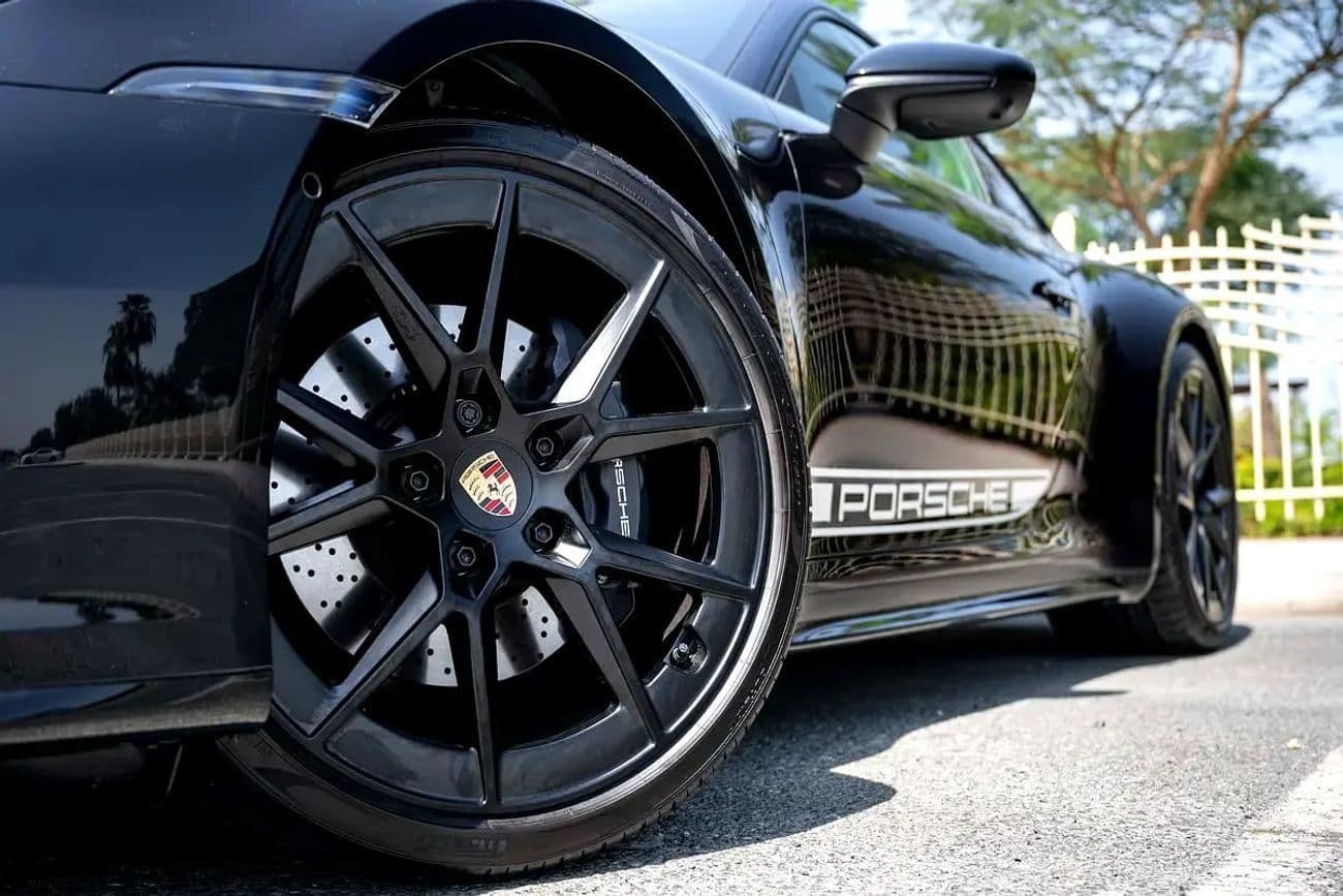 2025 Porsche 911 CARRERA thumbnail 2