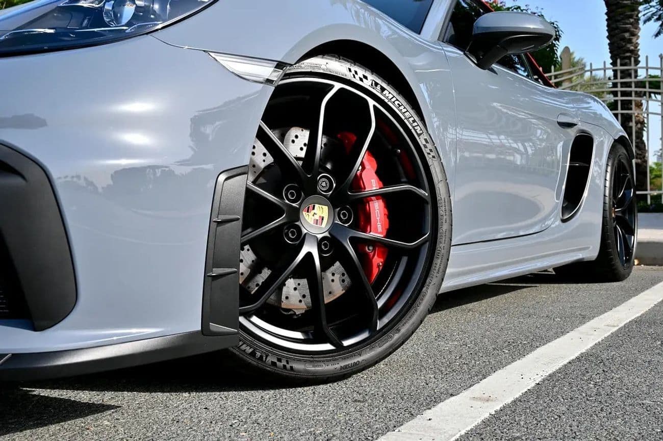 2023 Porsche 718 Spyder thumbnail 2