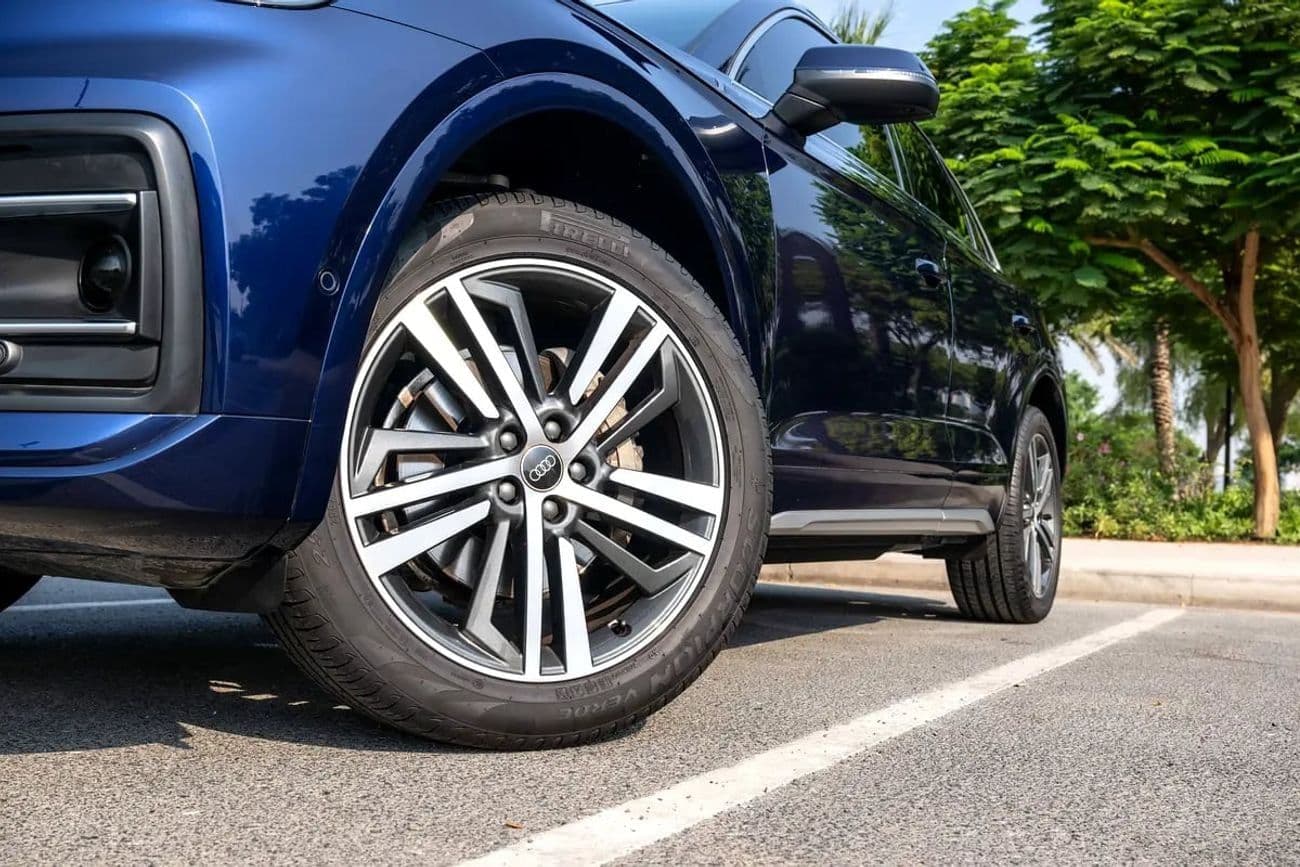 2025 Audi Q5 thumbnail 2