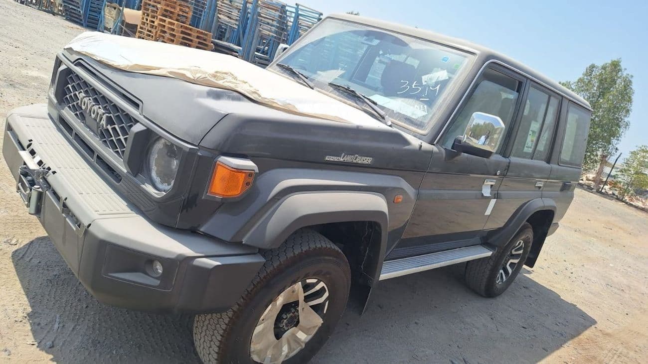 2026 Toyota Land Cruiser 70 LC76 LX thumbnail 2