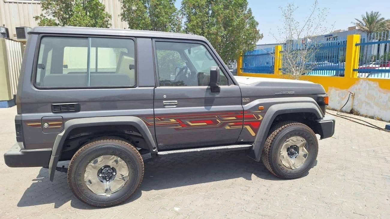 2026 Toyota Land Cruiser 70 LC 78 HARDTOP 4.0L MT thumbnail 3