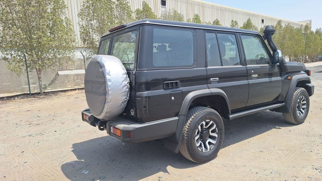 2026 Toyota Land Cruiser 70 LC76 LX thumbnail 3