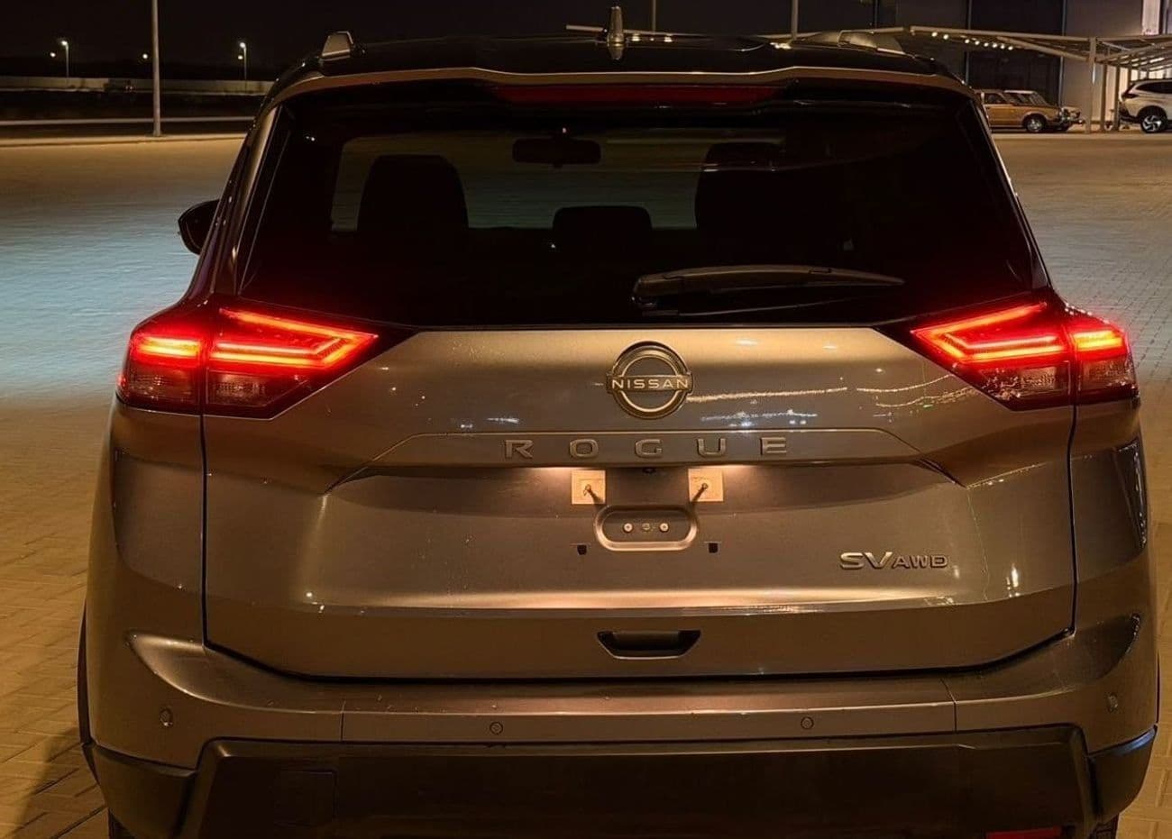 2024 Nissan Rogue PLATINUM thumbnail 4