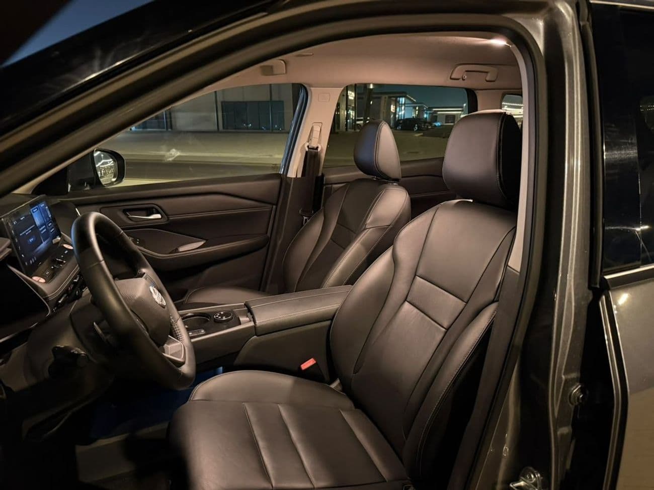 2026 Nissan Rogue PLATINUM thumbnail 8