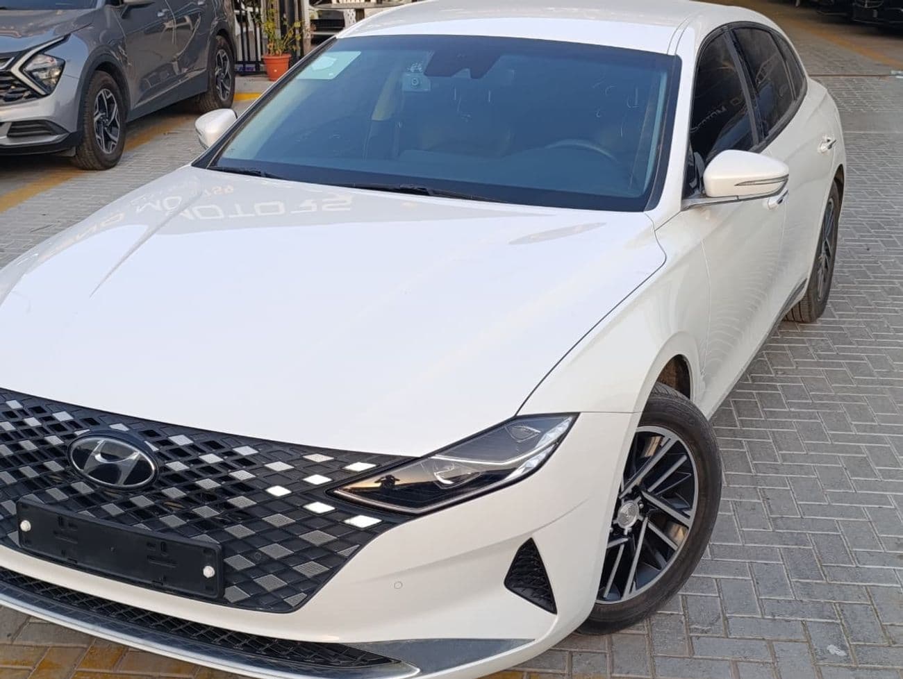 2020 Hyundai Grandeur STANDARD thumbnail 3