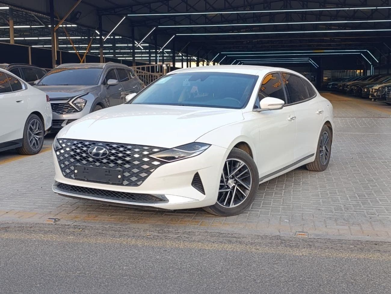2020 Hyundai Grandeur STANDARD thumbnail 2