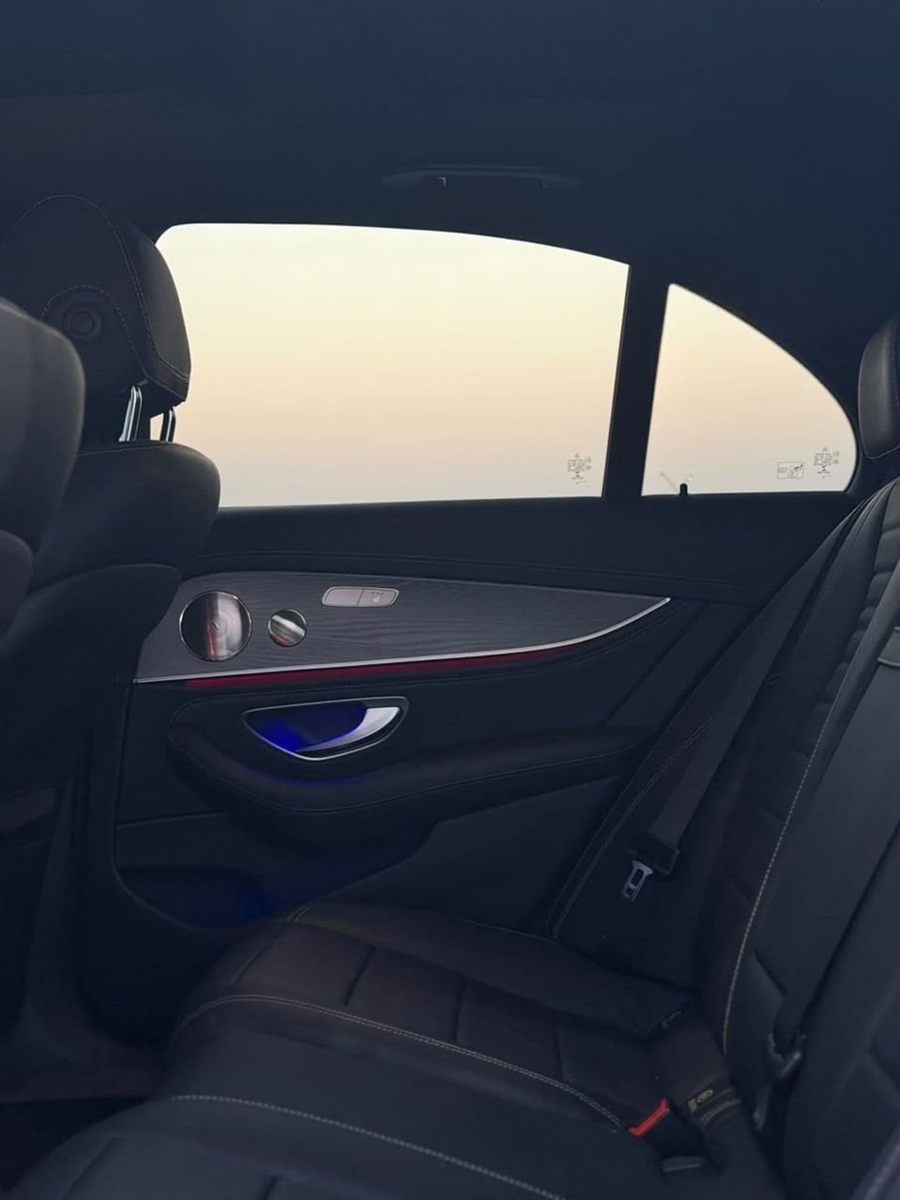 2022 Mercedes Benz E350 4MATIC thumbnail 8
