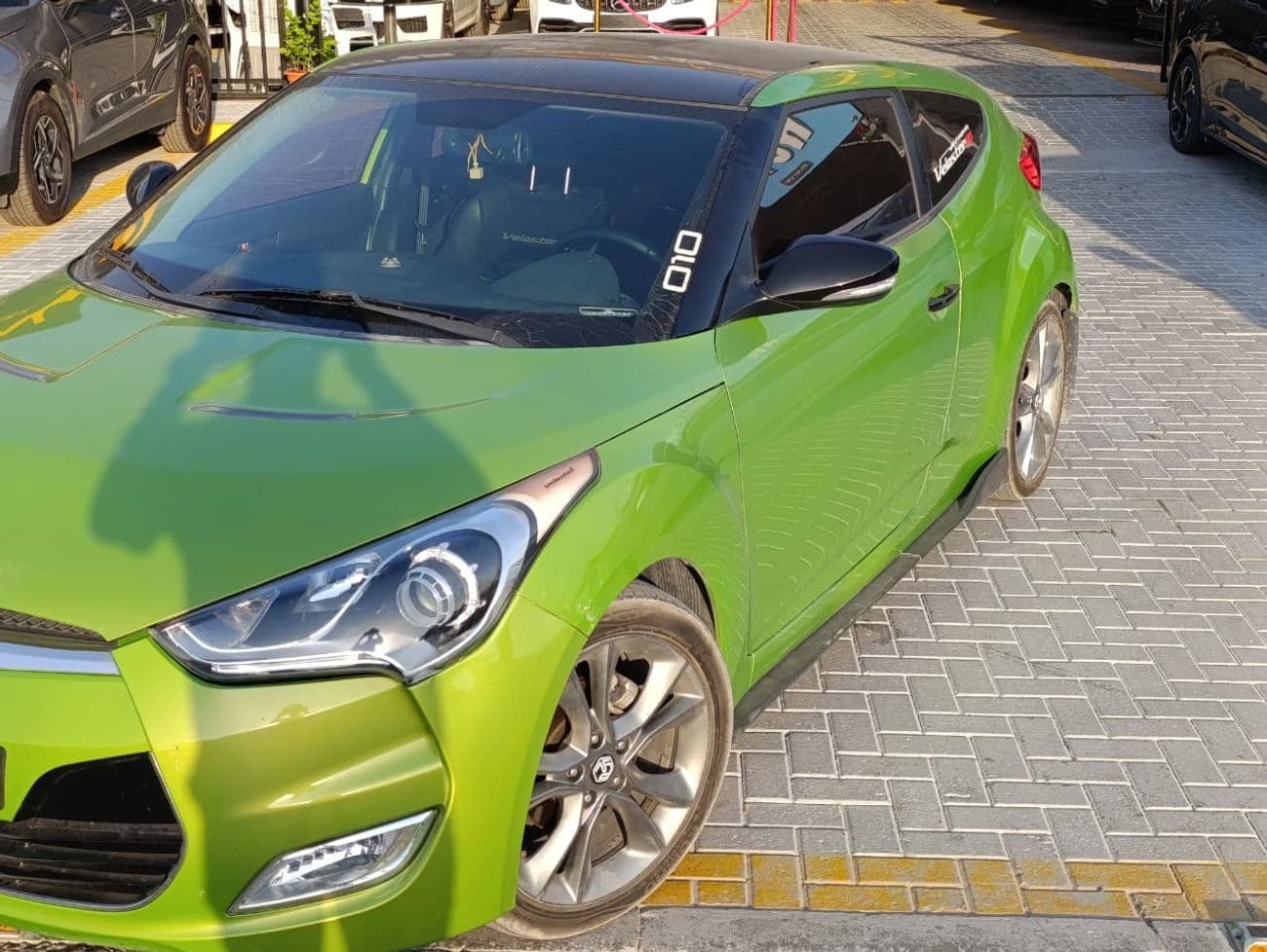2012 Hyundai Veloster STANDARD thumbnail 3