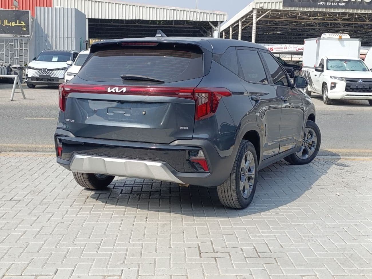 2024 Kia Seltos EX thumbnail 8