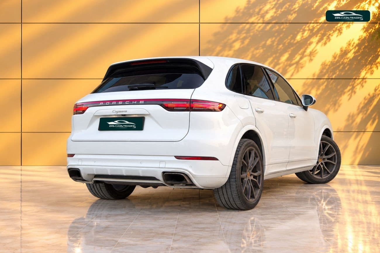 2019 Porsche Cayenne STANDARD thumbnail 4