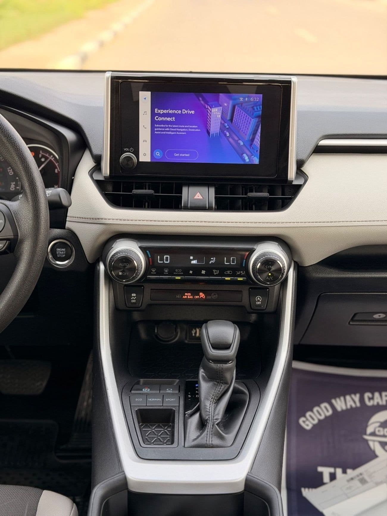 2025 Toyota RAV4 XLE thumbnail 7