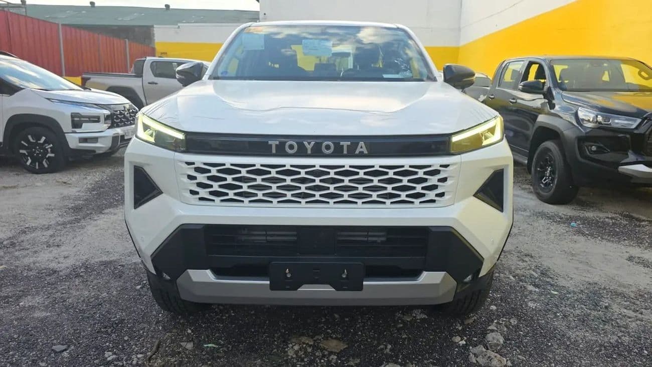 2026 Toyota Hilux Hilux E 2.8L MT thumbnail 2